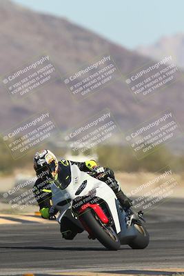 media/Oct-30-2025-Racers Edge (Thu) [[dabbdaf680]]/3-B Group/Session 2 (Turn 14)/